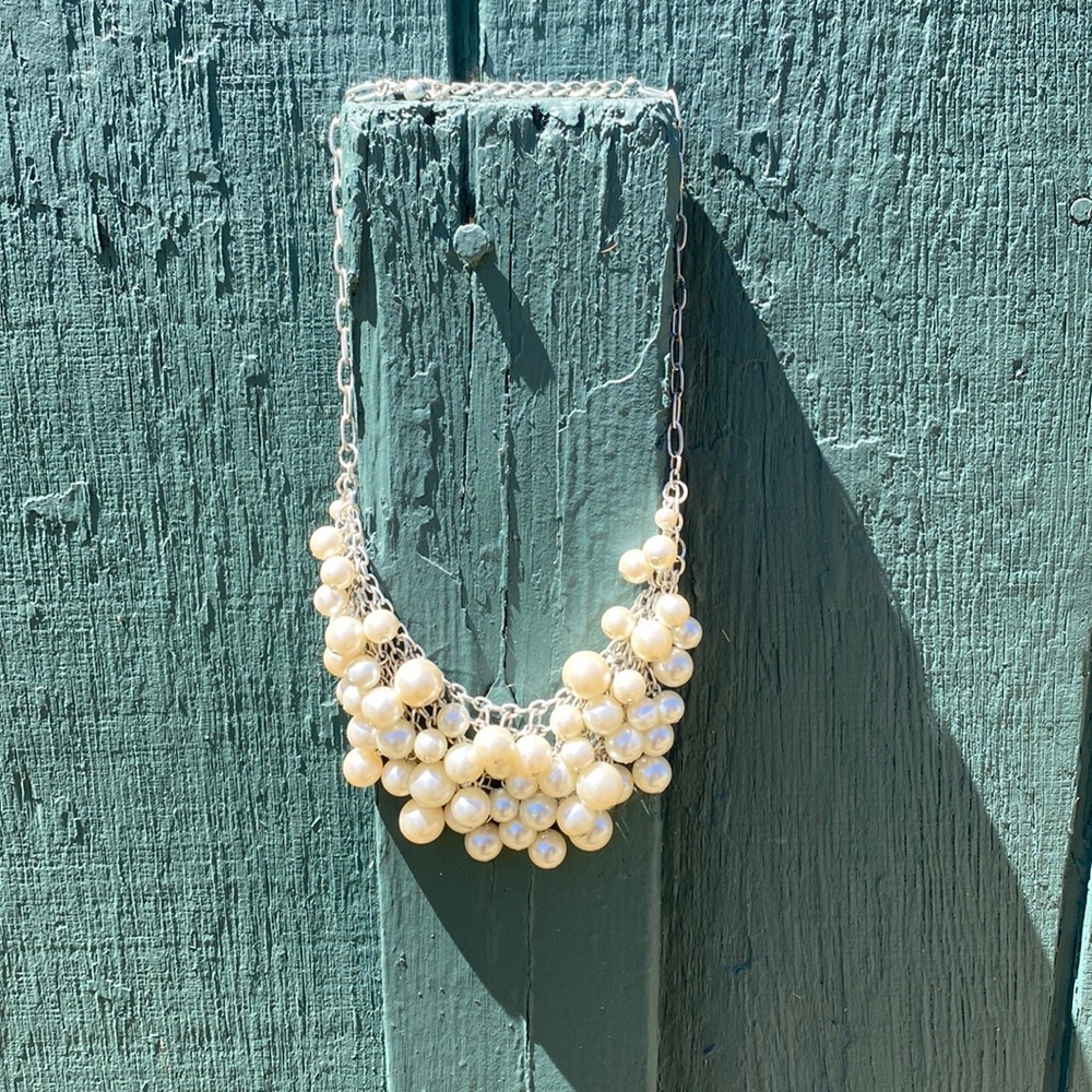 Pearl necklace with mixture of sizes